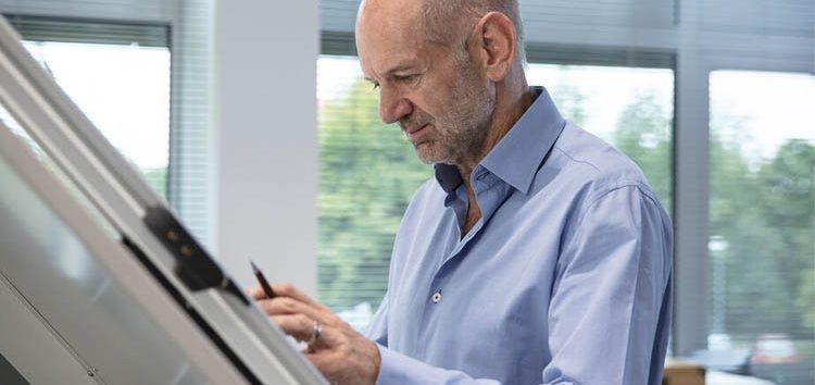 Adrian Newey, completamente centrado en 2026: «He estado a tope desde marzo»