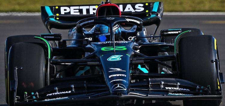 Mercedes podría haber sufrido problemas de motor en el debut del W14 en pista