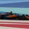Al descubierto, así es el nuevo McLaren MCL60 rodando en pista