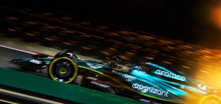 Fernando Alonso desata la locura en Bahréin: lidera los Libres 2 por delante de ambos Red Bull