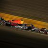 Max Verstappen brilla bajo la noche de Sakhir y consigue la primera pole del año