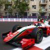 Oliver Bearman gana a la remontada en una accidentada sprint de Fórmula 2 en Bakú