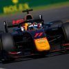 Ayumu Iwasa se lleva una carrera principal loca de Fórmula 2 en Albert Park
