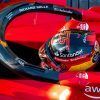 Carlos Sainz presenta su casco especial para el Gran Premio de España