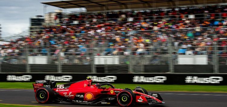 Carlos Sainz, enfadado y sin puntos tras una sanción de cinco segundos