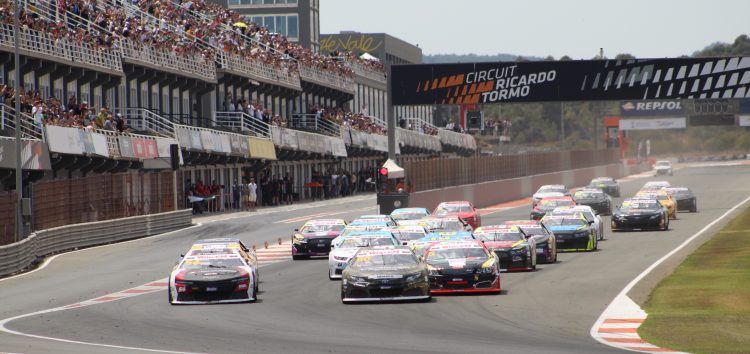 Carreras y show ‘a la americana’ con la NASCAR Whelen Euro Series en Valencia