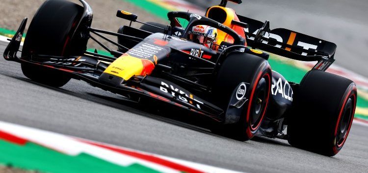 Max Verstappen lidera los terceros libres de Barcelona con la lluvia como protagonista