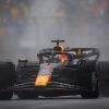 Max Verstappen se luce bajo la lluvia en los Libres 3 del GP de Canadá ante la atenta mirada de un Fernando Alonso 3º