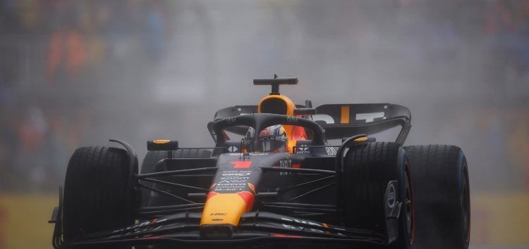 Max Verstappen se luce bajo la lluvia en los Libres 3 del GP de Canadá ante la atenta mirada de un Fernando Alonso 3º
