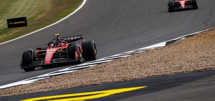 Carlos Sainz cae hasta el décimo puesto en Silverstone: «Es lo que hay»