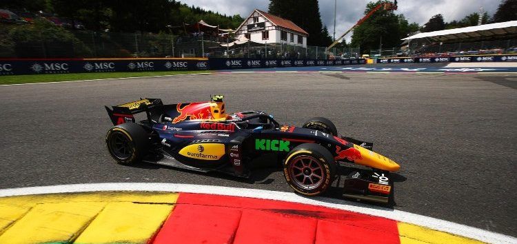 Enzo Fittipaldi comanda la carrera sprint de Fórmula 2 en Spa-Francorchamps