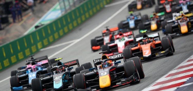 Jak Crawford comanda la carrera sprint de Fórmula 2 en el Red Bull Ring