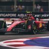 Carlos Sainz brilla bajo la noche de Singapur y consigue su segunda victoria en Fórmula 1