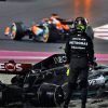 Hamilton asume la culpa en su accidente con Russell en la salida de Qatar