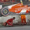 Los enormes daños que sufrió el monoplaza de Sainz con la alcantarilla