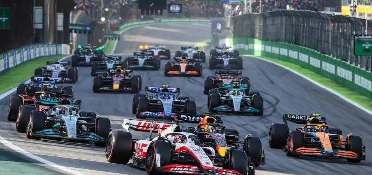 La Fórmula 1 reducirá su calendario, adelanta Bernie Ecclestone