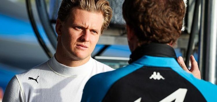 Mick Schumacher negocia con Alpine para volver a la Fórmula 1 en 2025