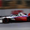 Jake Dennis arrasa en la primera carrera en el ePrix de Diriyah