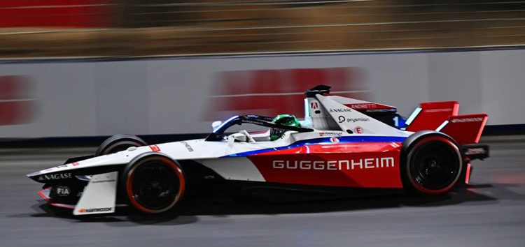 Jake Dennis arrasa en la primera carrera en el ePrix de Diriyah