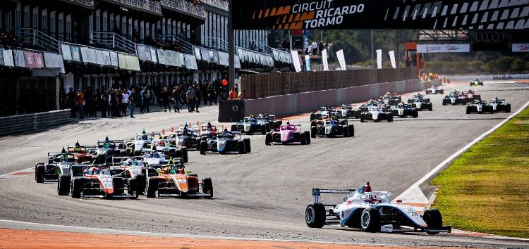 Cárdenas, Peebles y Ferreira se reparten las victorias en la Formula Winter Series de Valencia
