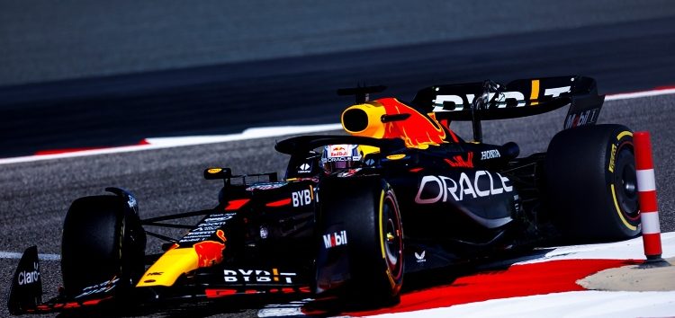 Verstappen, primero en la sesión matutina del primer día de test con un Alonso líder en vueltas en Bahrein
