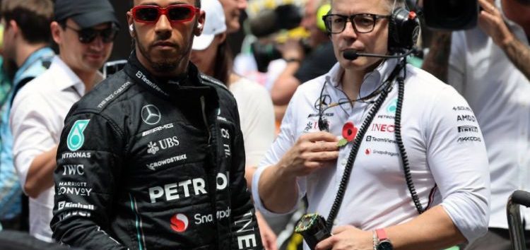 Mercedes le prohíbe a Lewis Hamilton llevarse ingenieros a Ferrari