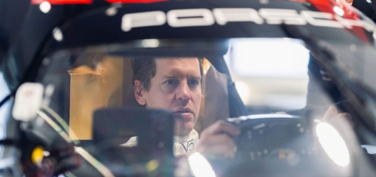 Sebastian Vettel se pone al volante del Porsche 963 en un test en Motorland