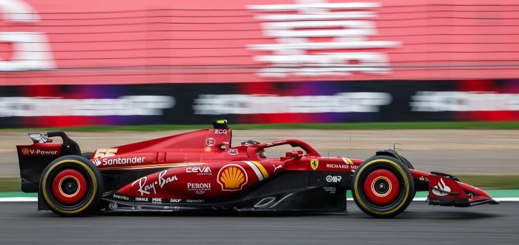 Carlos Sainz supera los contratiempos del sábado, pero sufre el paso atrás de Ferrari en Shanghái