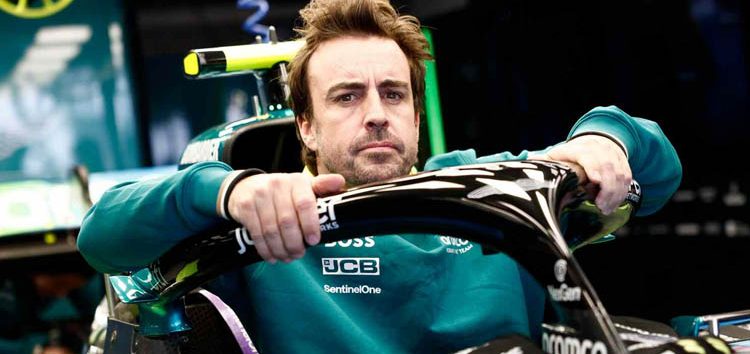 Fernando Alonso y Aston Martin, de test con el AMR23 en Barcelona