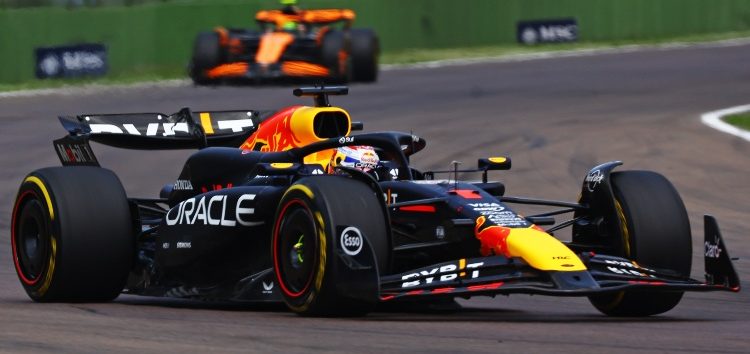 Max Verstappen se reencuentra con la victoria en un complicado domingo para los españoles
