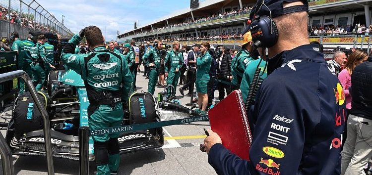 Helmut Marko deja entrever un fichaje de Adrian Newey por Aston Martin