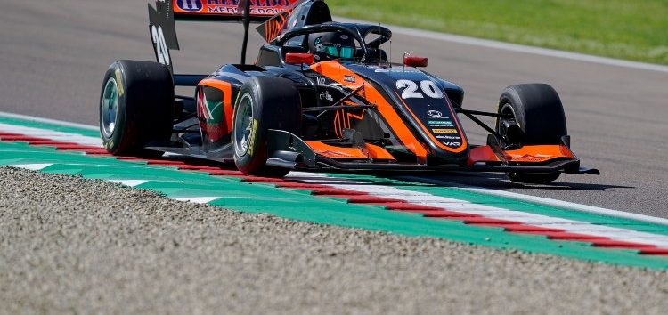 Noel León hereda la victoria en la sprint de Imola de Fórmula 3. Mal sábado para Mari Boya