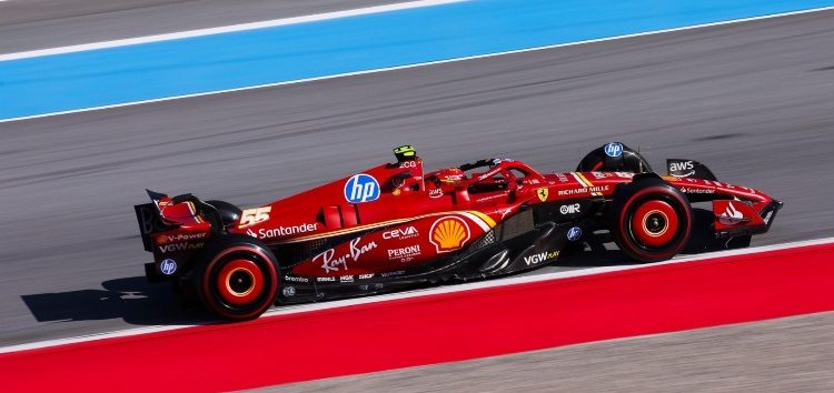 Carlos Sainz ilusiona en casa tras liderar la última sesión de libres para el Gran Premio de España
