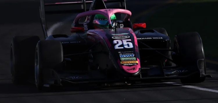 Victoria de Nikola Tsolov en la sprint de Fórmula 3 en Austria. Mari Boya, sin puntos
