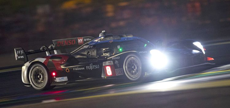 El Toyota #8 lidera una lluviosa noche en las 24 horas de Le Mans