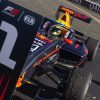 Arvid Lindblad pesca una carrera loca de Fórmula 3 en Silverstone. Mari Boya, 23º