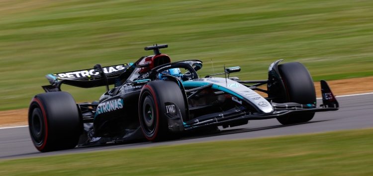 George Russell y Mercedes comandan unos libres 3 en Silverstone pasados por agua