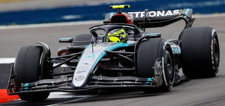 Mercedes da un salto y quiere aspirar a todo en Silverstone