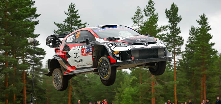 Rally de Finlandia 2024: Kalle Rovanperä lidera un accidentado viernes