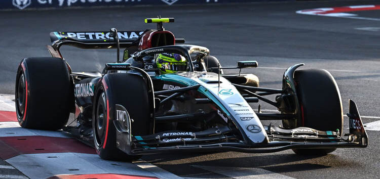 Hamilton sufre para terminar noveno en Bakú: «El coche era malísimo, casi cómico»