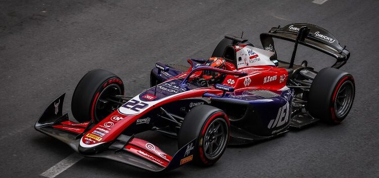 Richard Verschoor gana una acortada carrera principal de Fórmula 2 en Bakú
