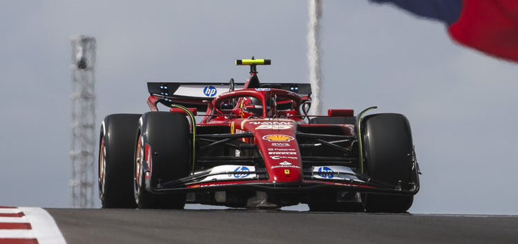 Sainz lidera el doblete de Ferrari en unos FP1 de Estados Unidos repleto de pruebas