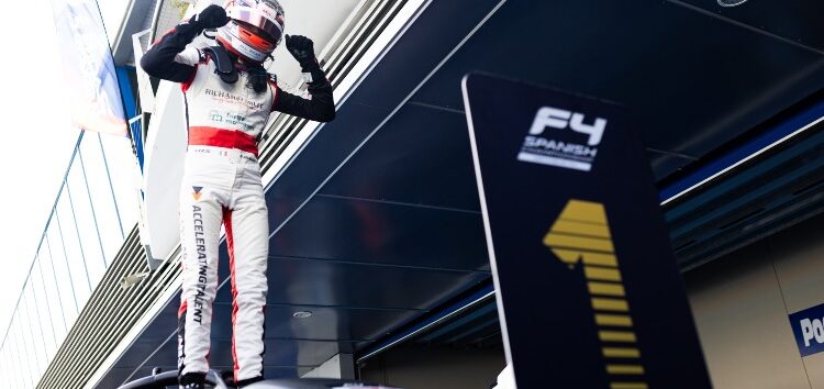 Mattia Colnaghi gana la carrera del sábado en Jerez y aprieta aún más la Fórmula 4