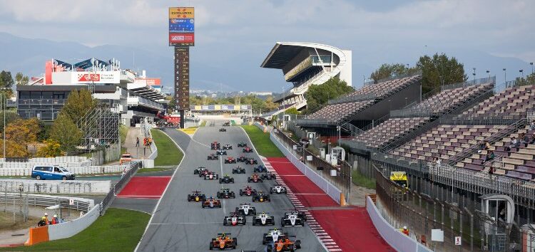 Mattia Colnaghi arranca liderando la última cita de la Fórmula 4 en Barcelona