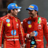 Carlos Sainz, sobre Charles Leclerc: "A veces habla demasiado por radio"