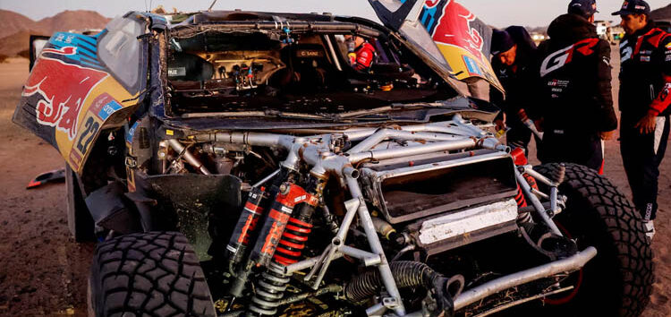IMÁGENES: Así está el maltrecho Ford Raptor T1+ de Sainz en el ecuador de la Etapa 2