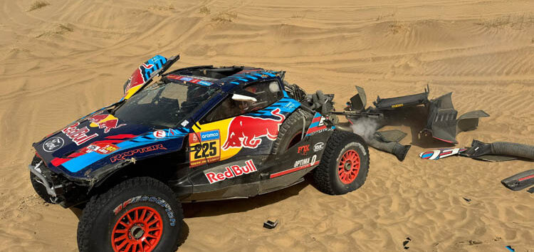 VÍDEO y FOTOS: así volvió Carlos Sainz a la carrera tras su vuelco
