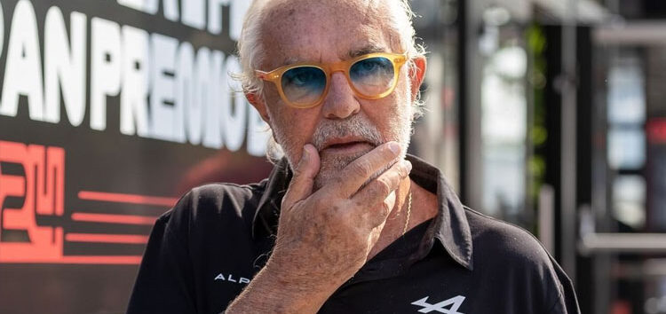 Briatore: «Si ves los equipos que están delante nuestro, no tienen nada especial»