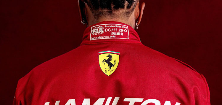 Así lucen Hamilton y Leclerc los nuevos monos de Ferrari para 2025
