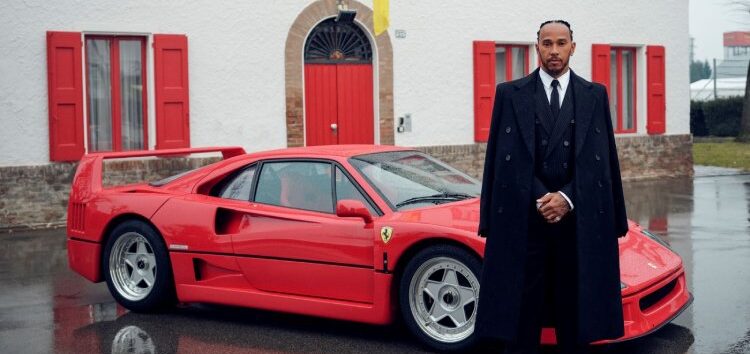 Hamilton arranca su etapa con Ferrari: «Siempre ha tenido el sueño de pilotar vestido de rojo»